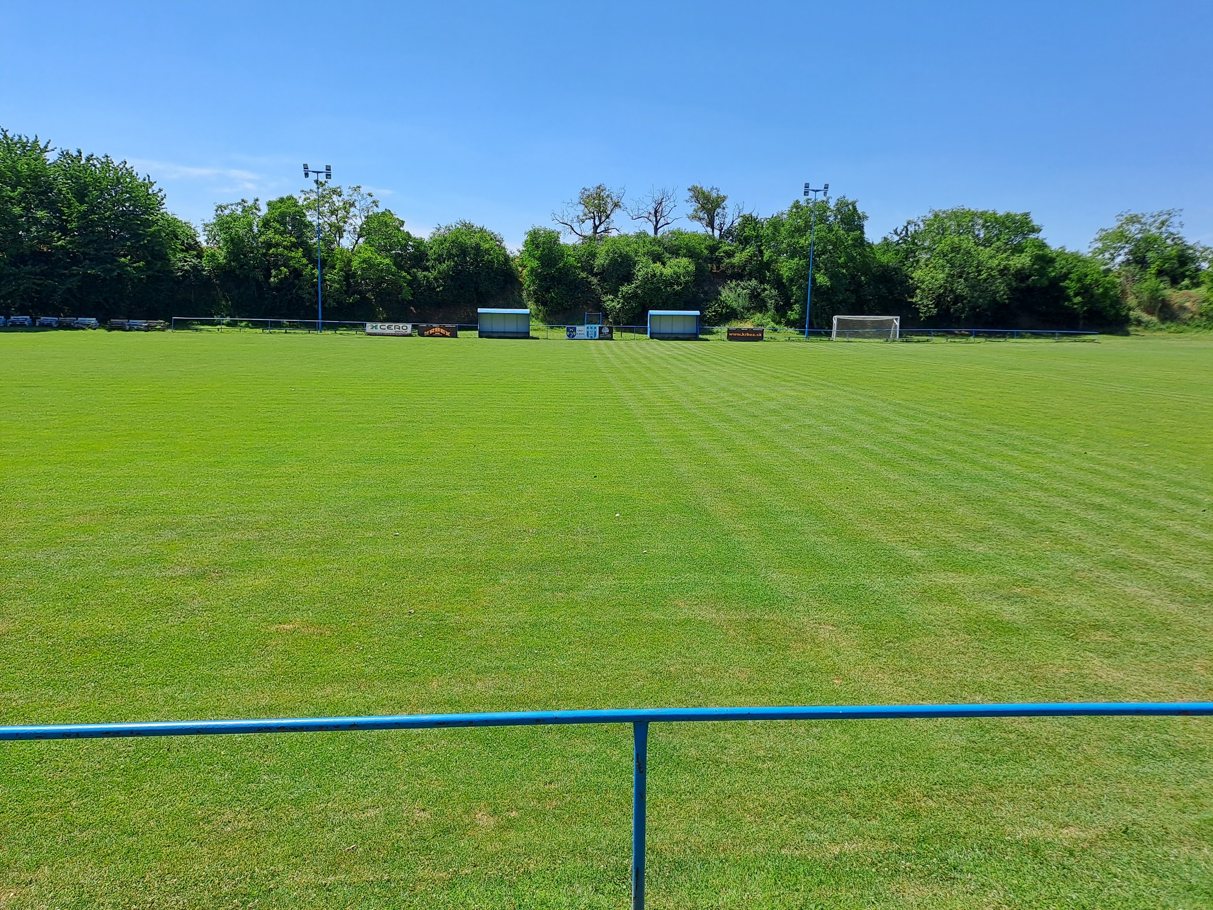 Striedačky oproti hlavnej tribúne